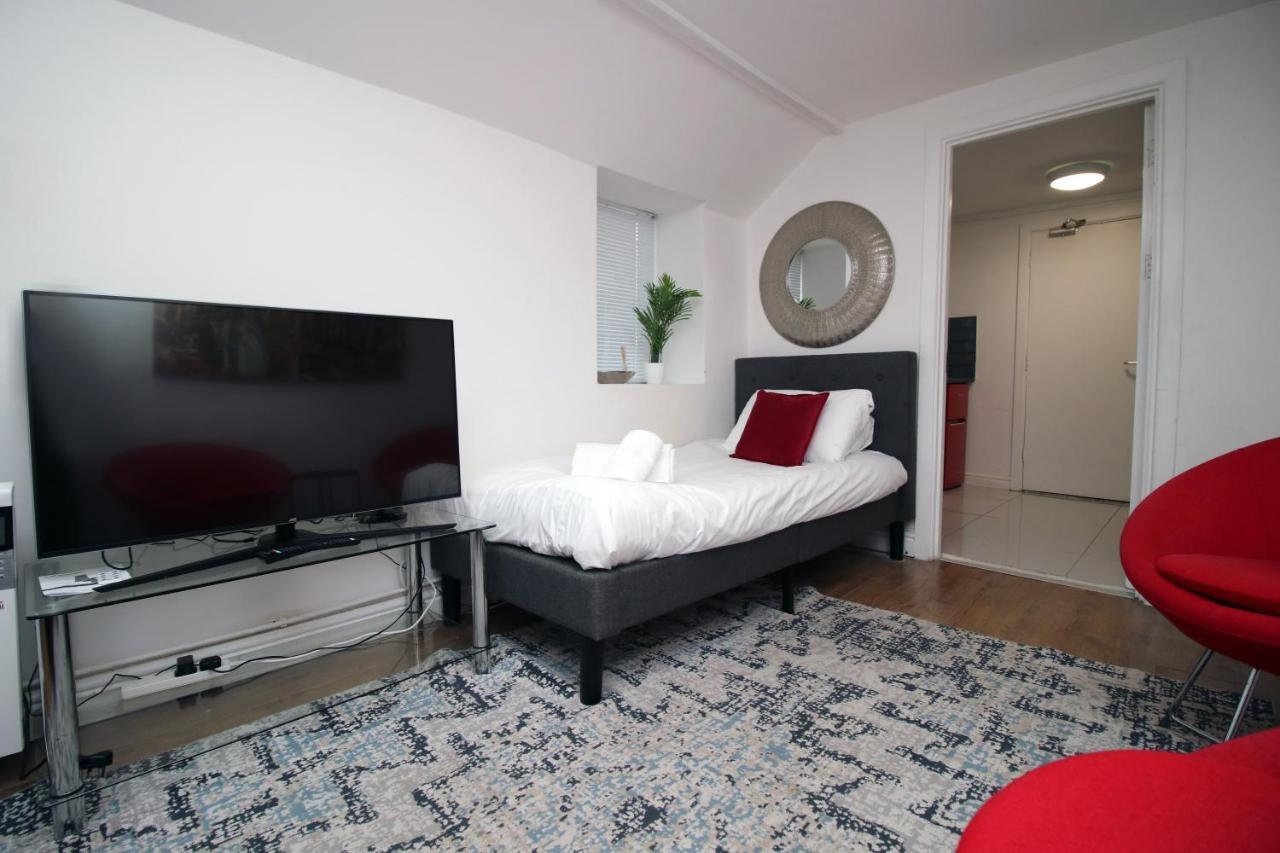 Lovely Studio Flat With Free Parking - Near To City Center Swansea Zewnętrze zdjęcie