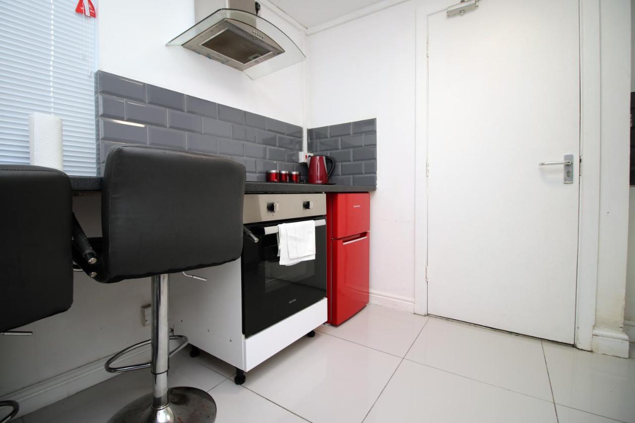 Lovely Studio Flat With Free Parking - Near To City Center Swansea Zewnętrze zdjęcie